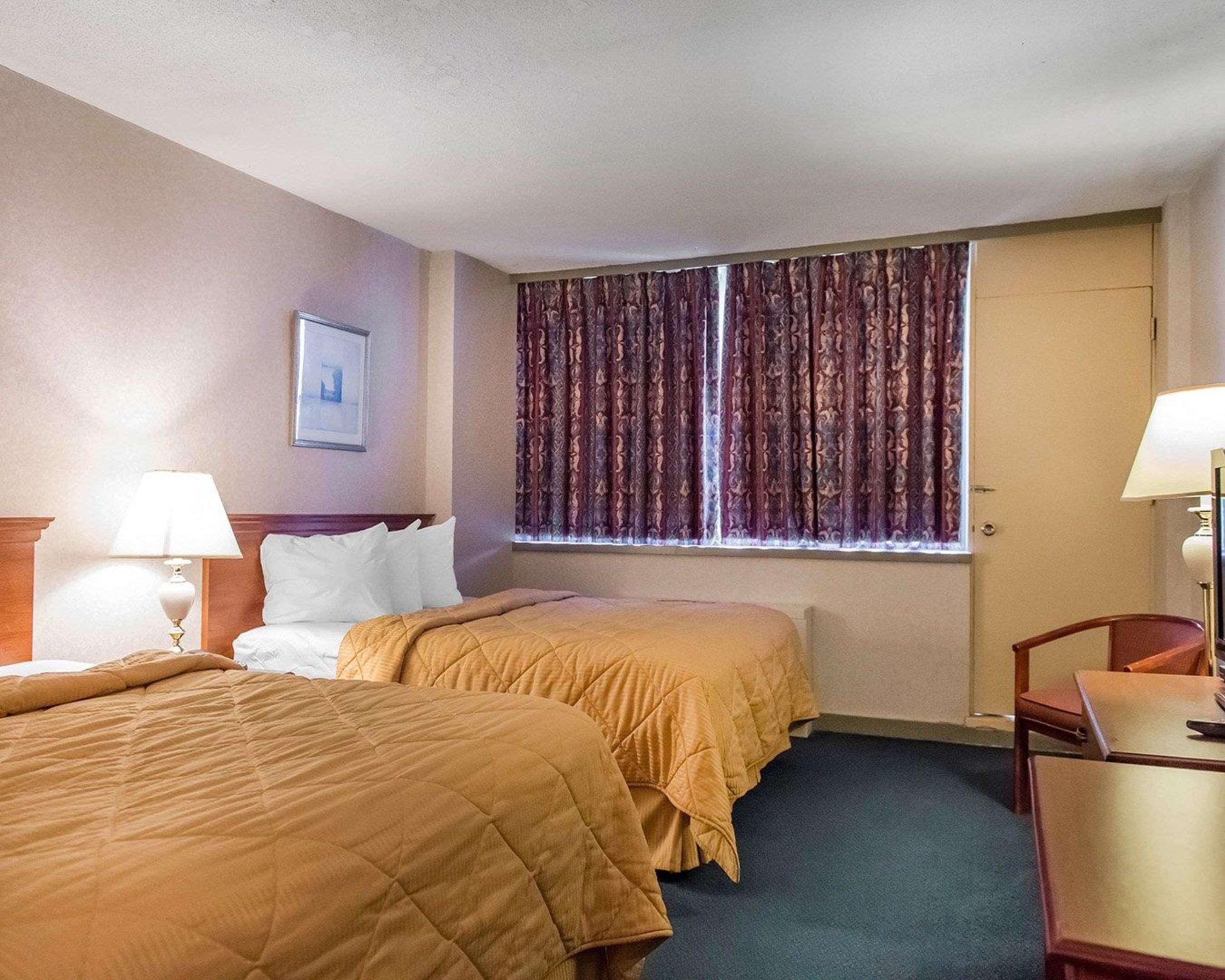 Econo Lodge Smiths Falls Exterior photo