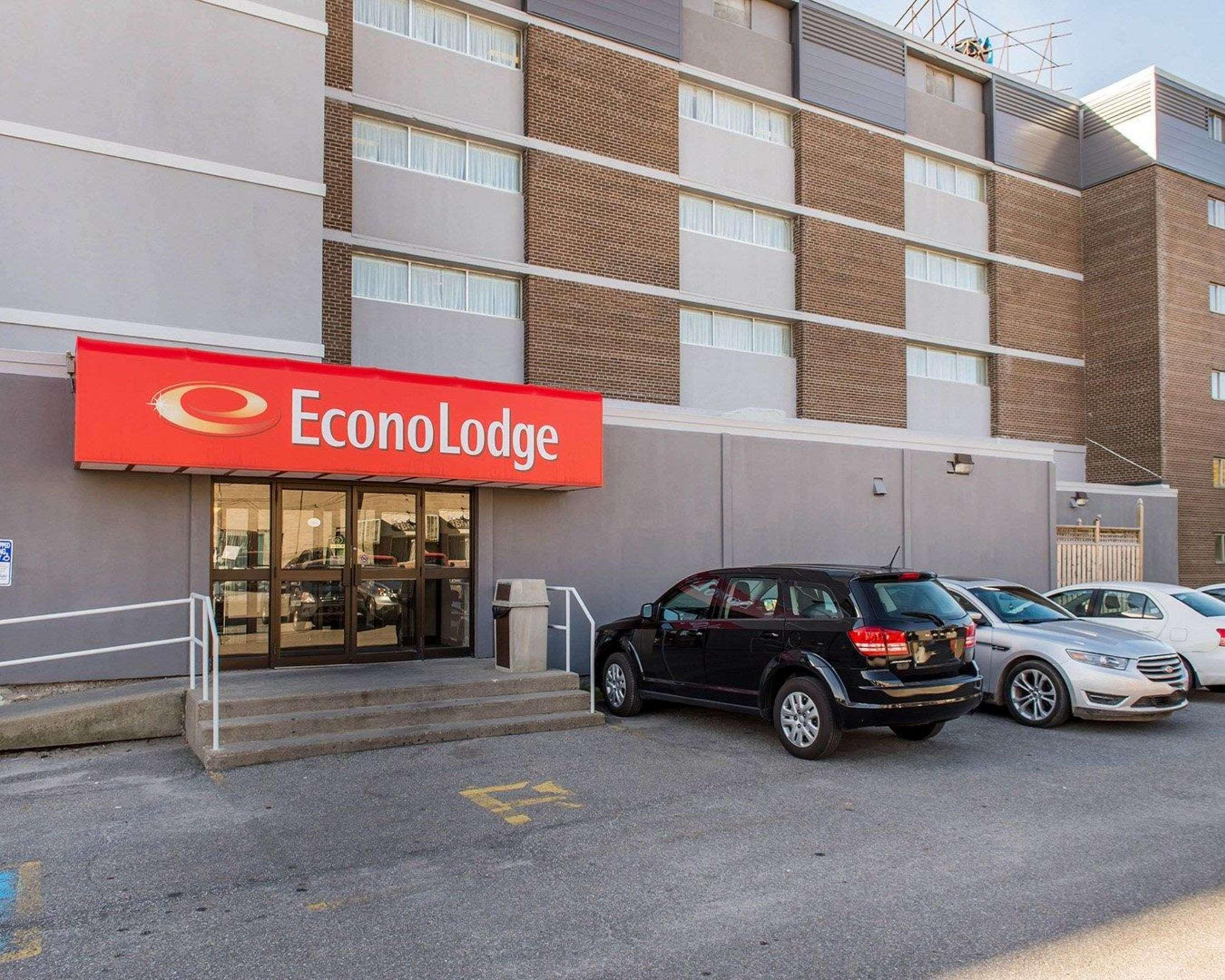 Econo Lodge Smiths Falls Exterior photo
